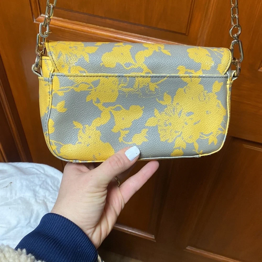 Tory burch yellow floral print bag - Picture 3 of 6
